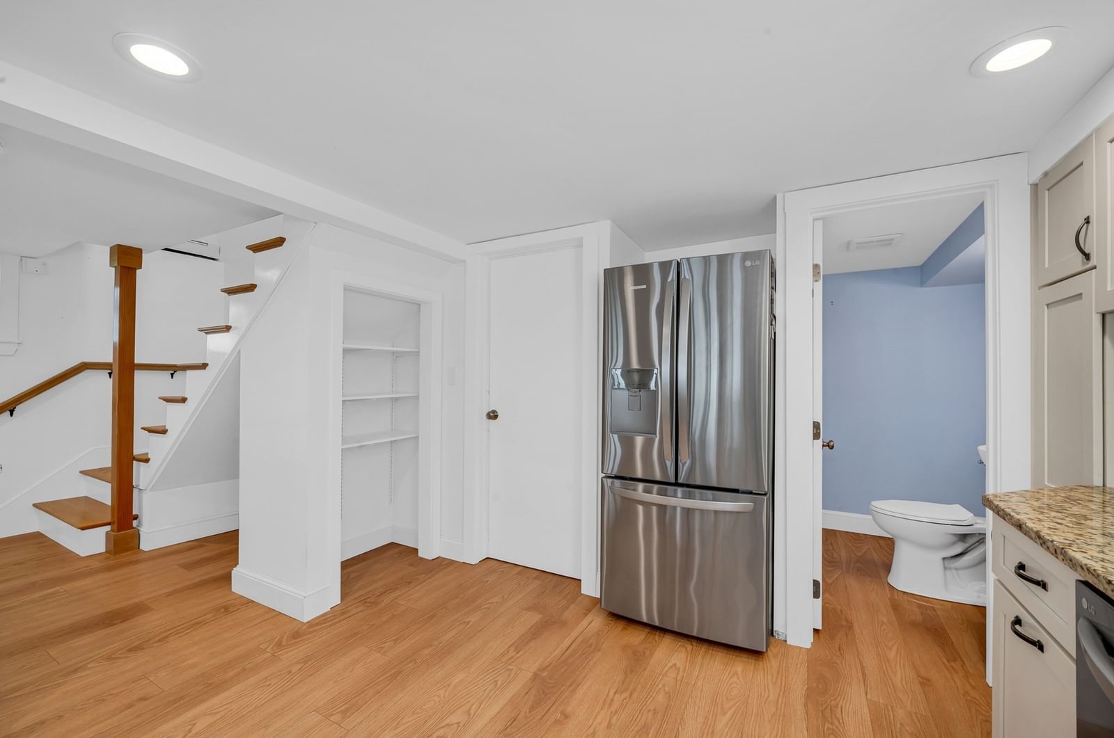 Listing Image 8