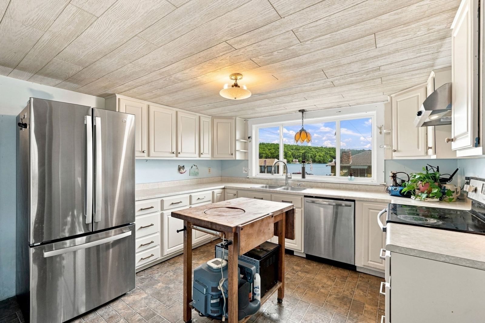 80 Lakeview Rd Shutesbury — Photo 3 of 42