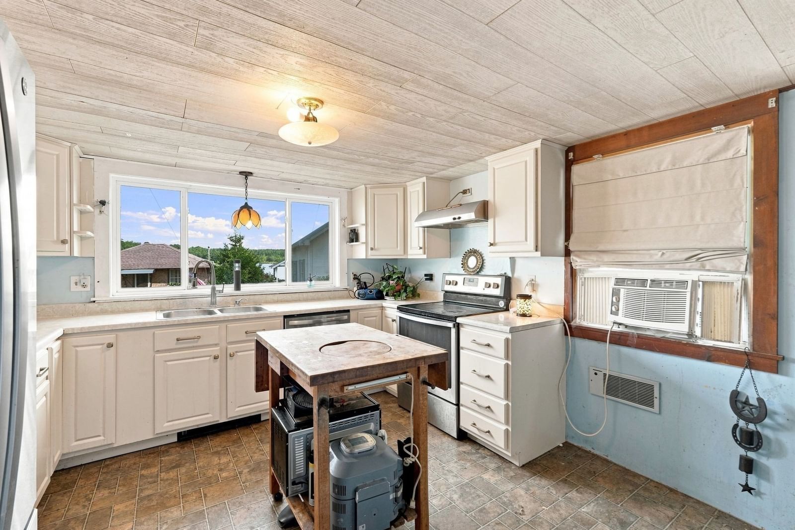 80 Lakeview Rd Shutesbury — Photo 4 of 42