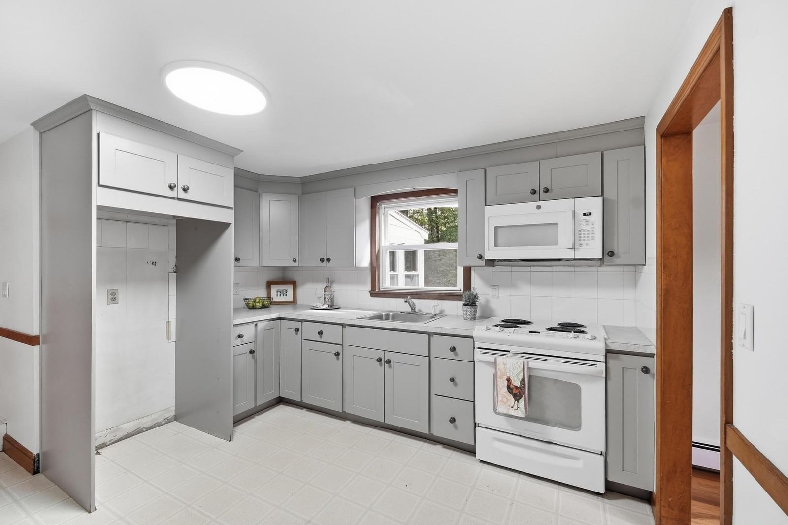 32 Dividence Rd Reading — Photo 13 of 42