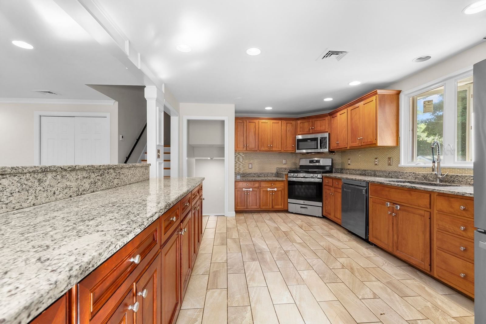 206 Fairview Ave Brockton — Photo 5 of 37