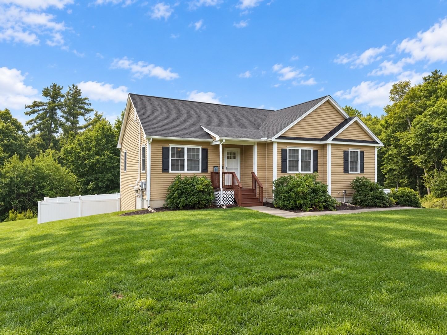 152 Sargent St Belchertown — Photo 3 of 42