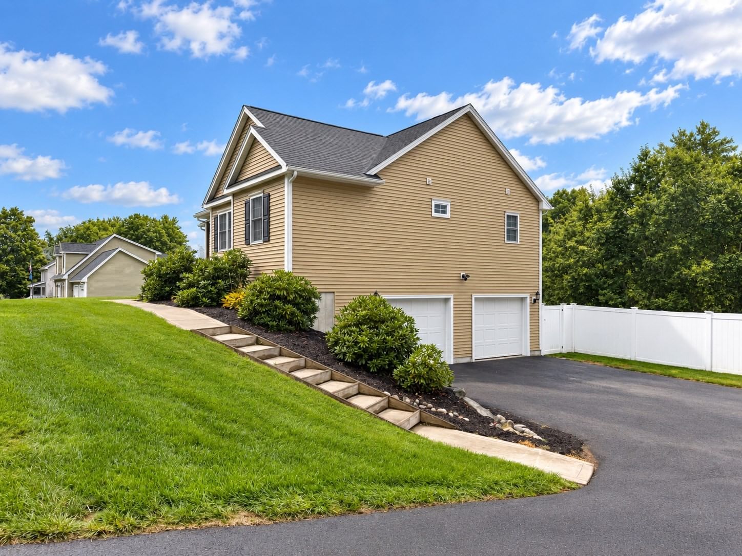 152 Sargent St Belchertown — Photo 4 of 42