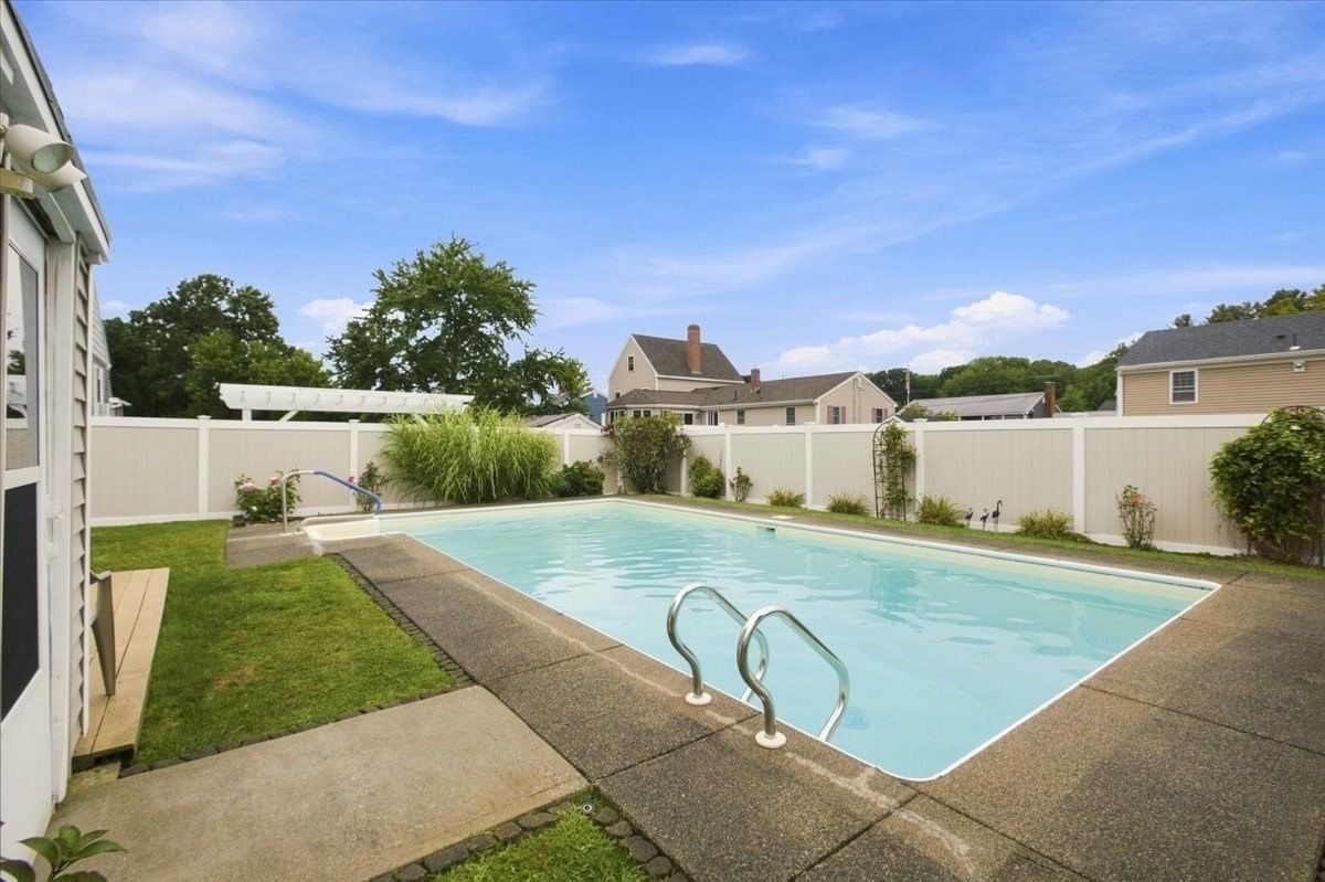 29 Garfield Ave Beverly — Photo 32 of 35