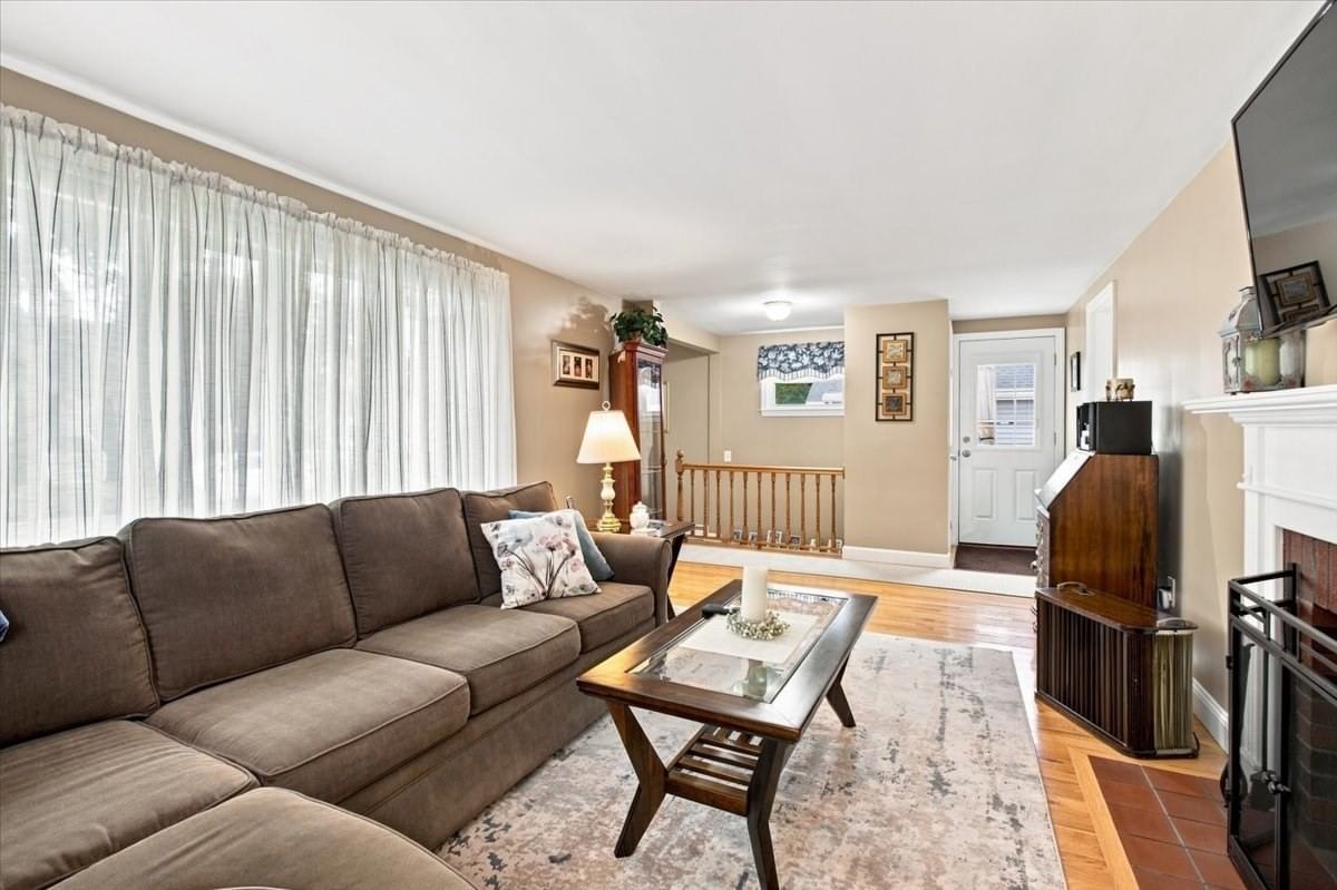 29 Garfield Ave Beverly — Photo 4 of 35