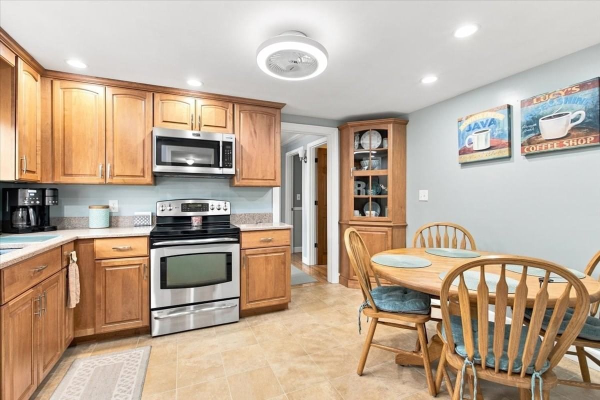 29 Garfield Ave Beverly — Photo 9 of 35