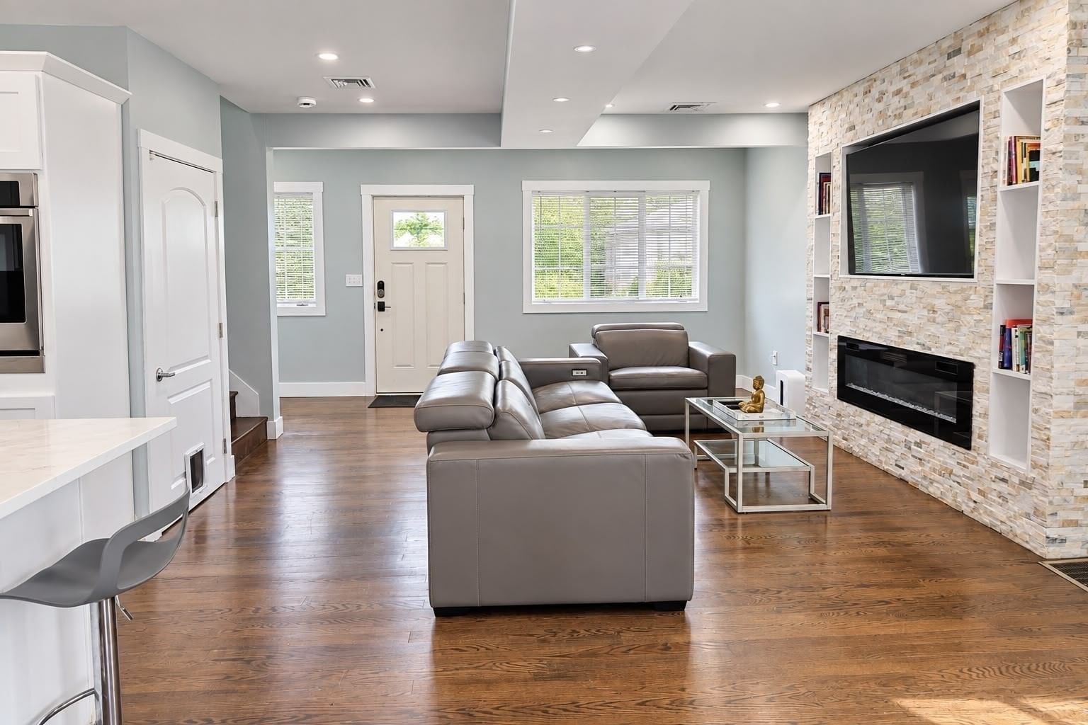 81 Tapley Ave Revere — Photo 5 of 18
