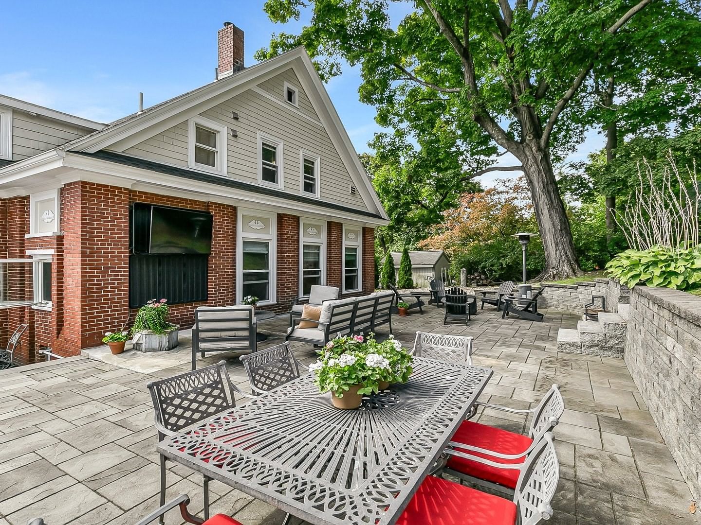30 Hale St Beverly — Photo 4 of 42