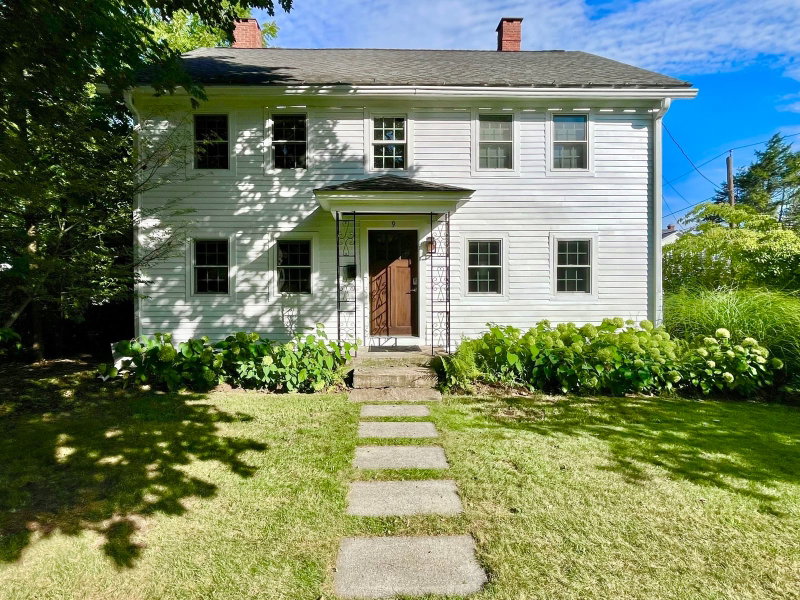 9 Cross St.