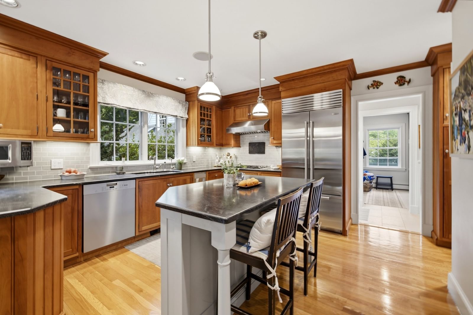 5 Bartlett St Marblehead — Photo 6 of 37