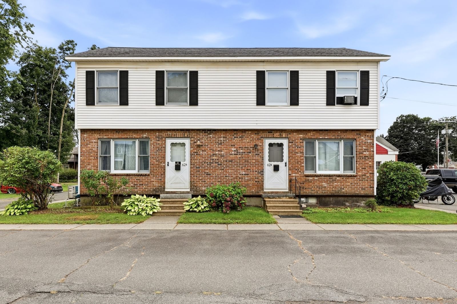 62 N Main St Deerfield — Photo 1 of 40