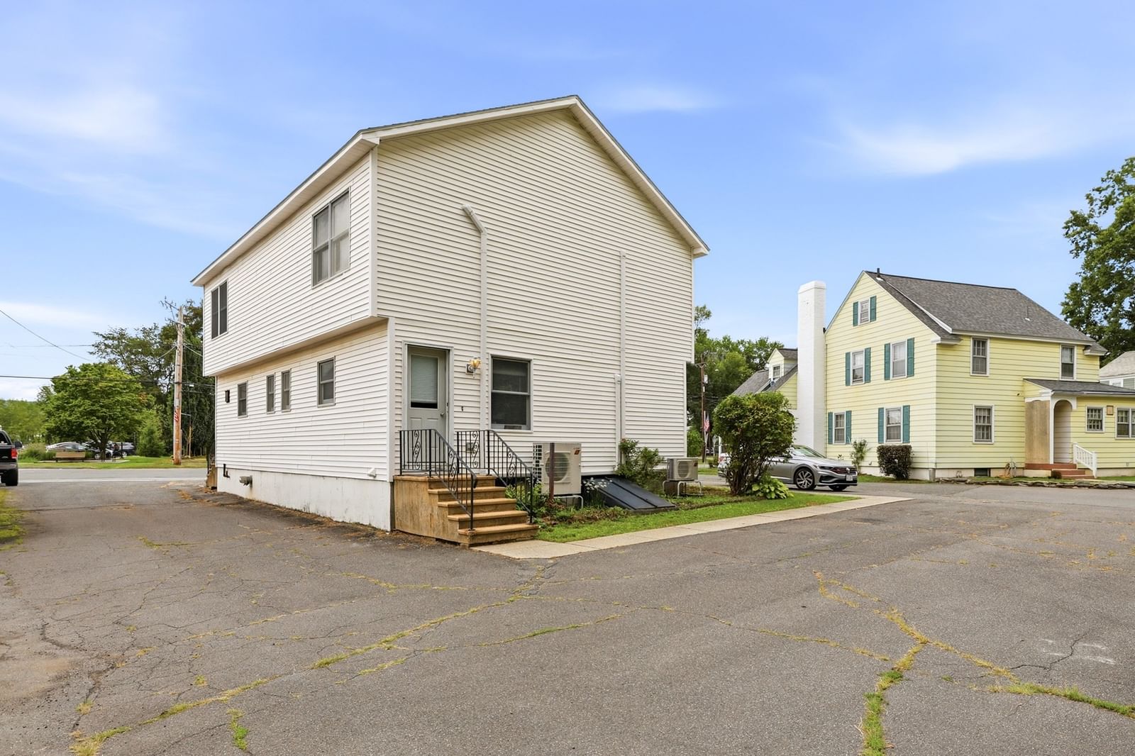 62 N Main St Deerfield — Photo 2 of 40