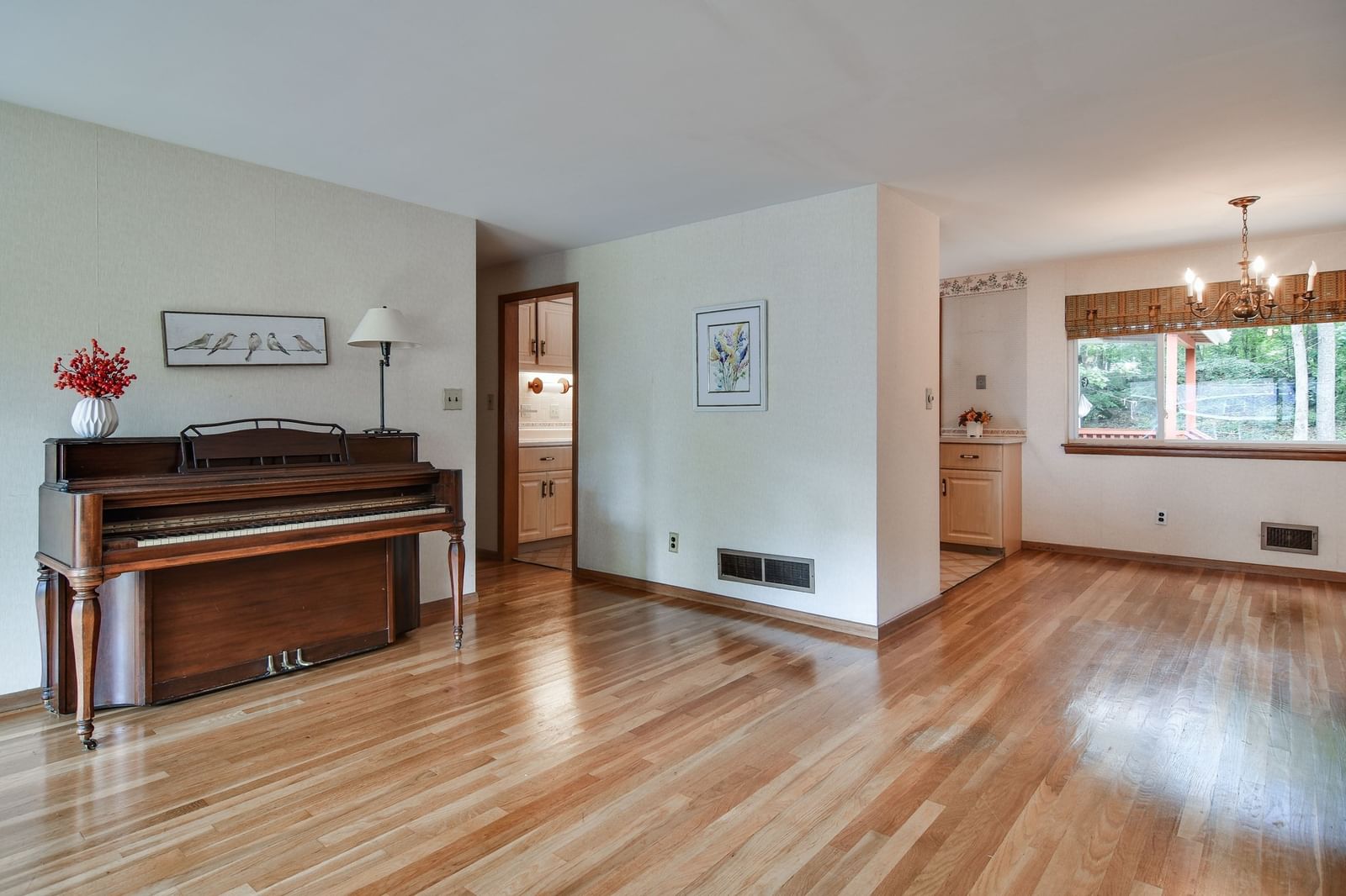12 Claudette Circle Framingham — Photo 3 of 25