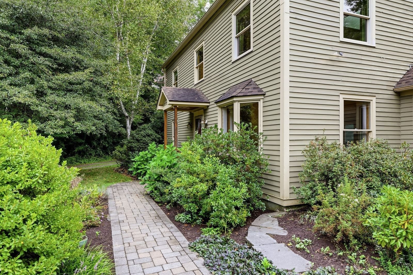 16 Birch Ln Northampton — Photo 1 of 42
