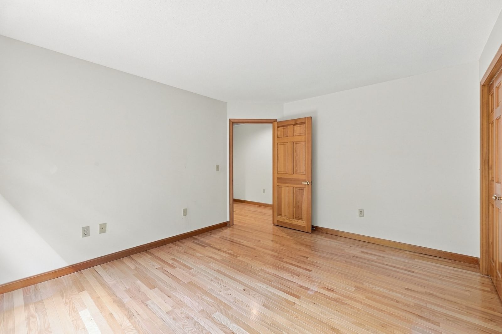 16 Birch Ln Northampton — Photo 32 of 42