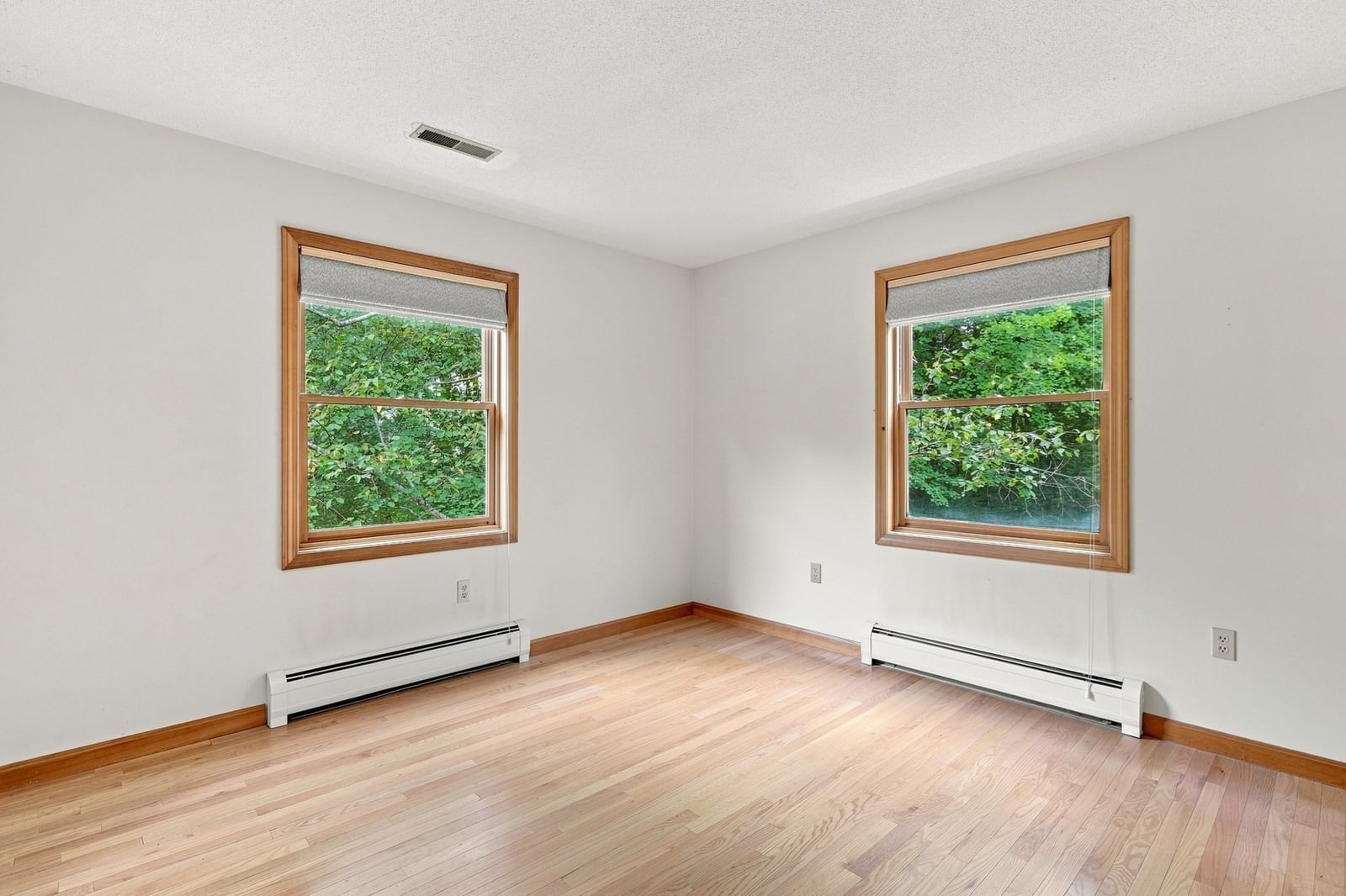 16 Birch Ln Northampton — Photo 33 of 42