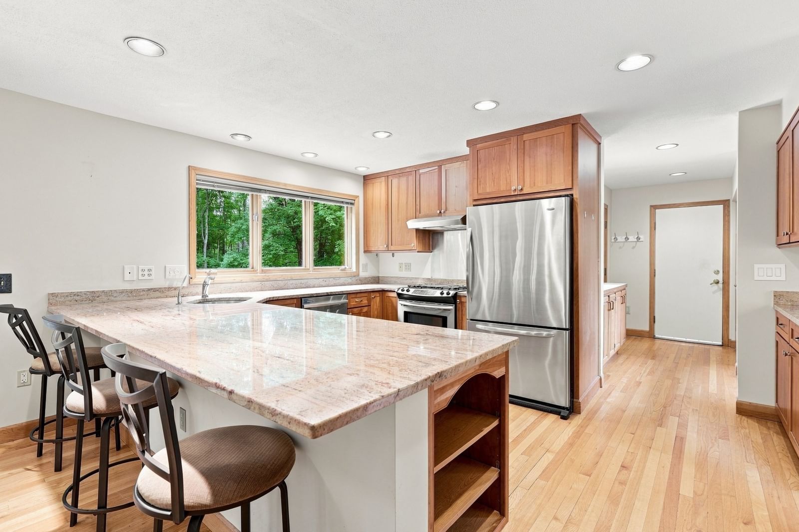 16 Birch Ln Northampton — Photo 9 of 42