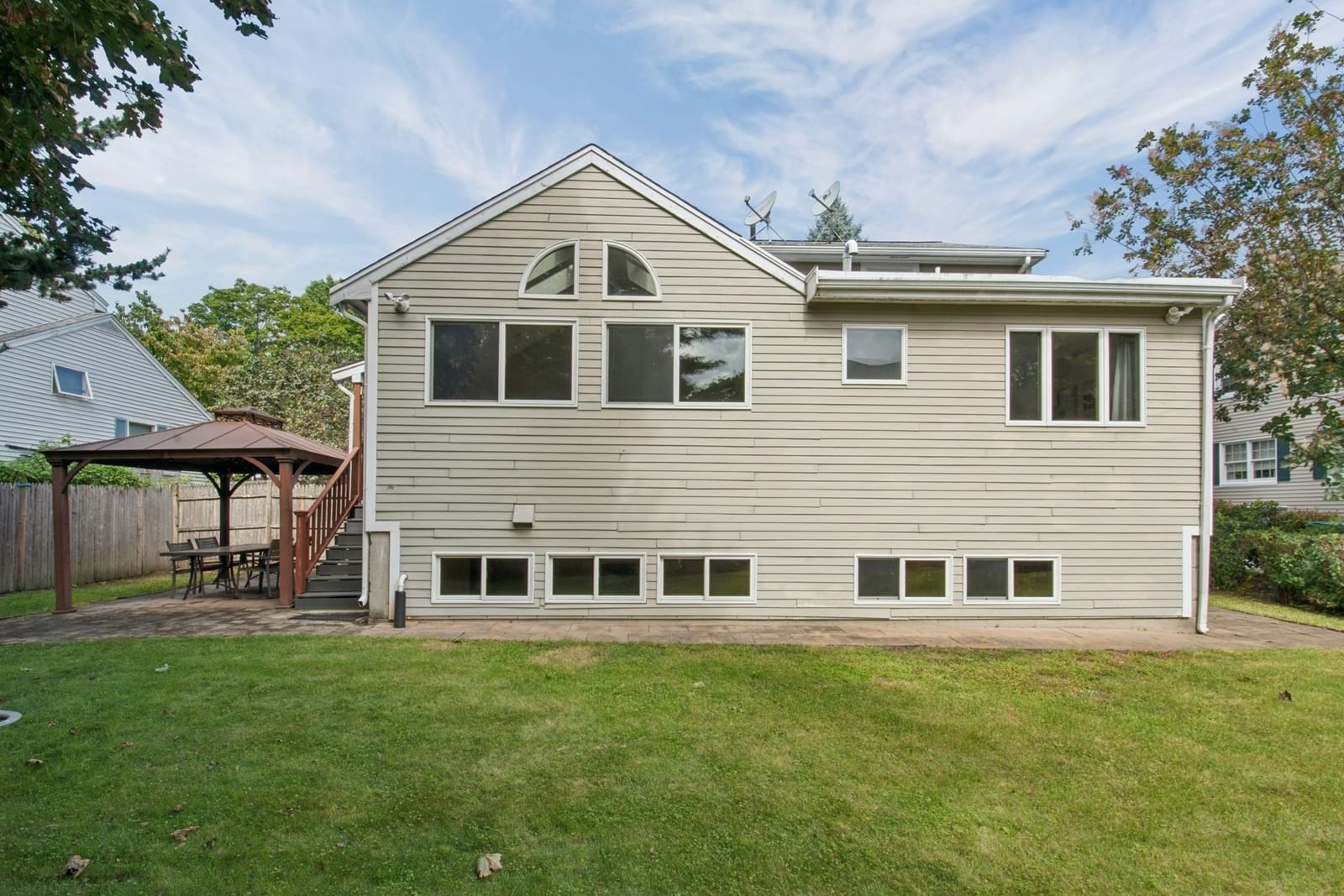 22 Westlund Rd Belmont — Photo 2 of 42