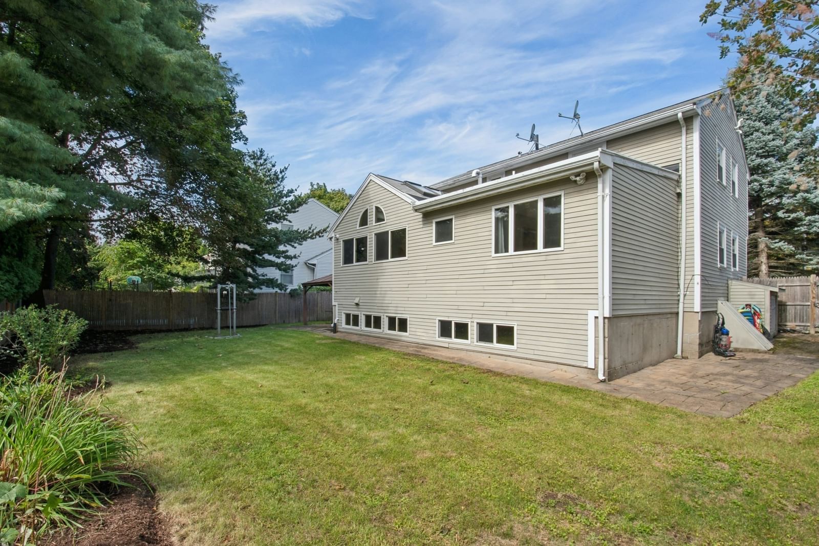22 Westlund Rd Belmont — Photo 28 of 42