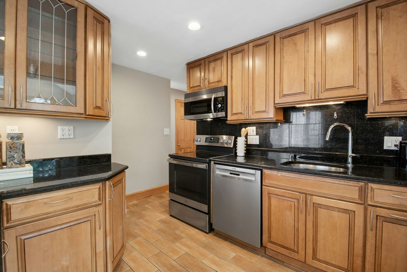 22 Westlund Rd Belmont — Photo 36 of 42