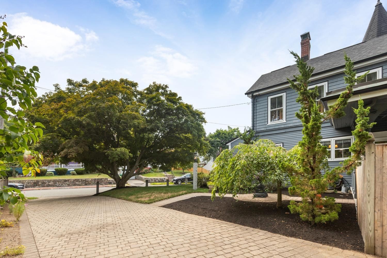 8 Leonard Cir Medford — Photo 3 of 42