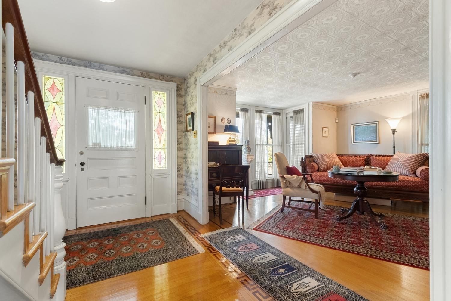 8 Leonard Cir Medford — Photo 7 of 42