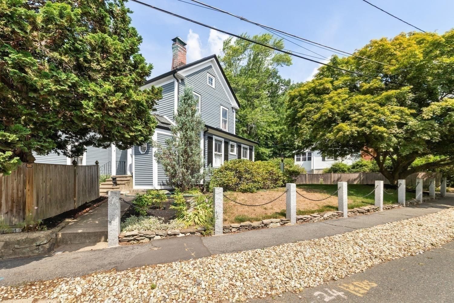 8 Leonard Cir Medford — Photo 4 of 42