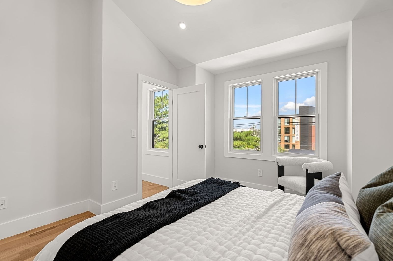 17 Lothrop St #17 Boston — Photo 23 of 36