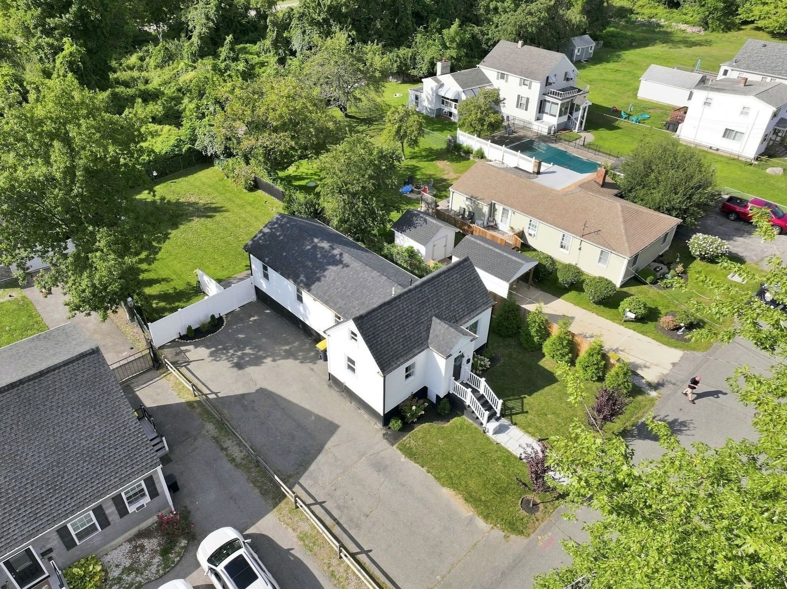 47 Perkins St Somerset — Photo 3 of 42