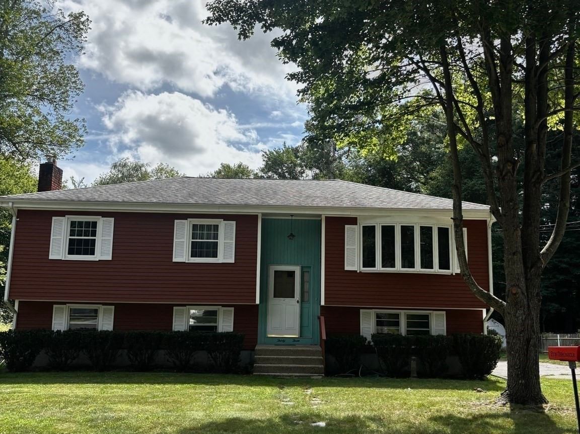 Property at 33 Chartley Brook Ln, Attleboro, MA 02703
