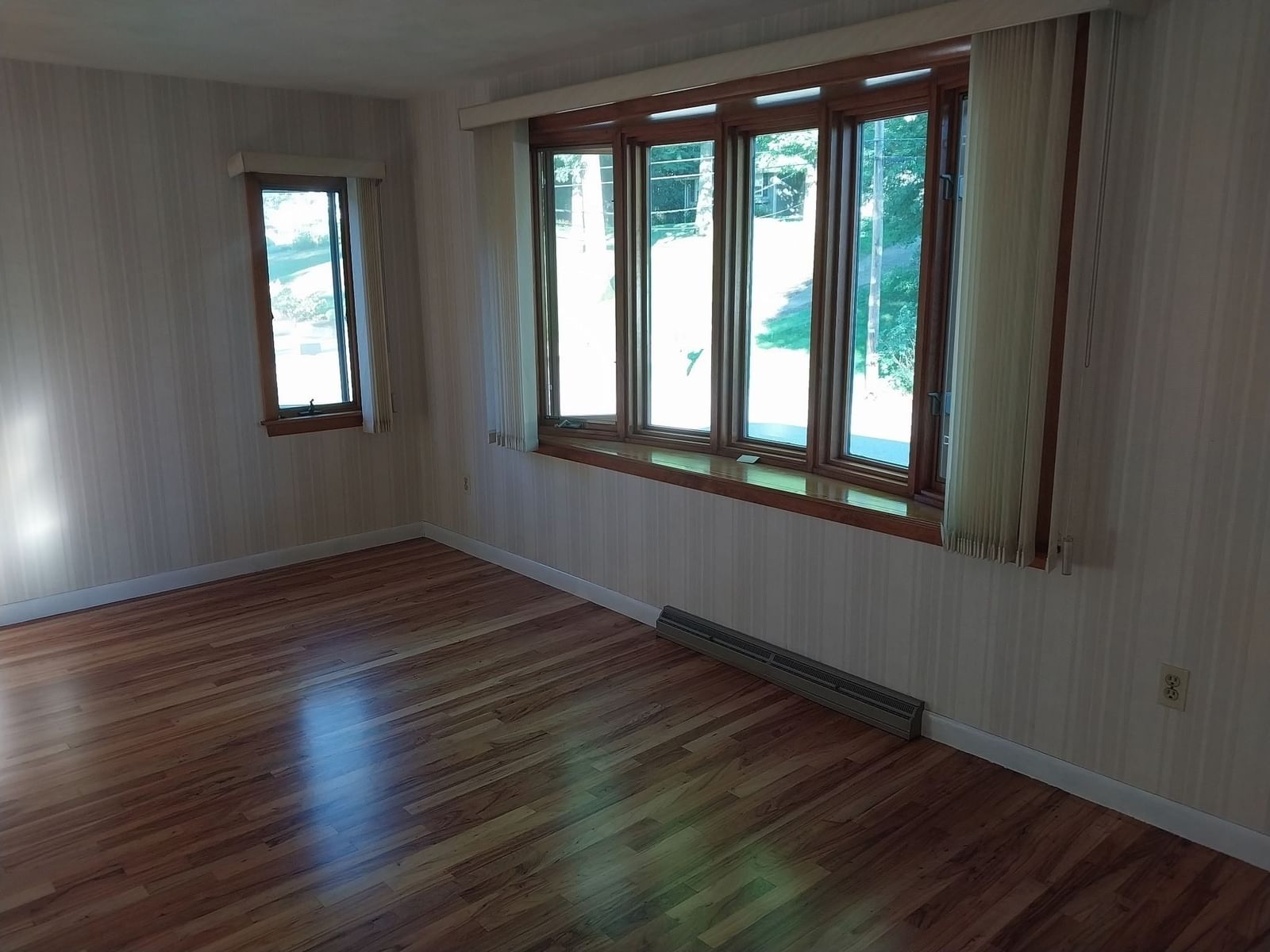33 Chartley Brook Ln Attleboro — Photo 15 of 26