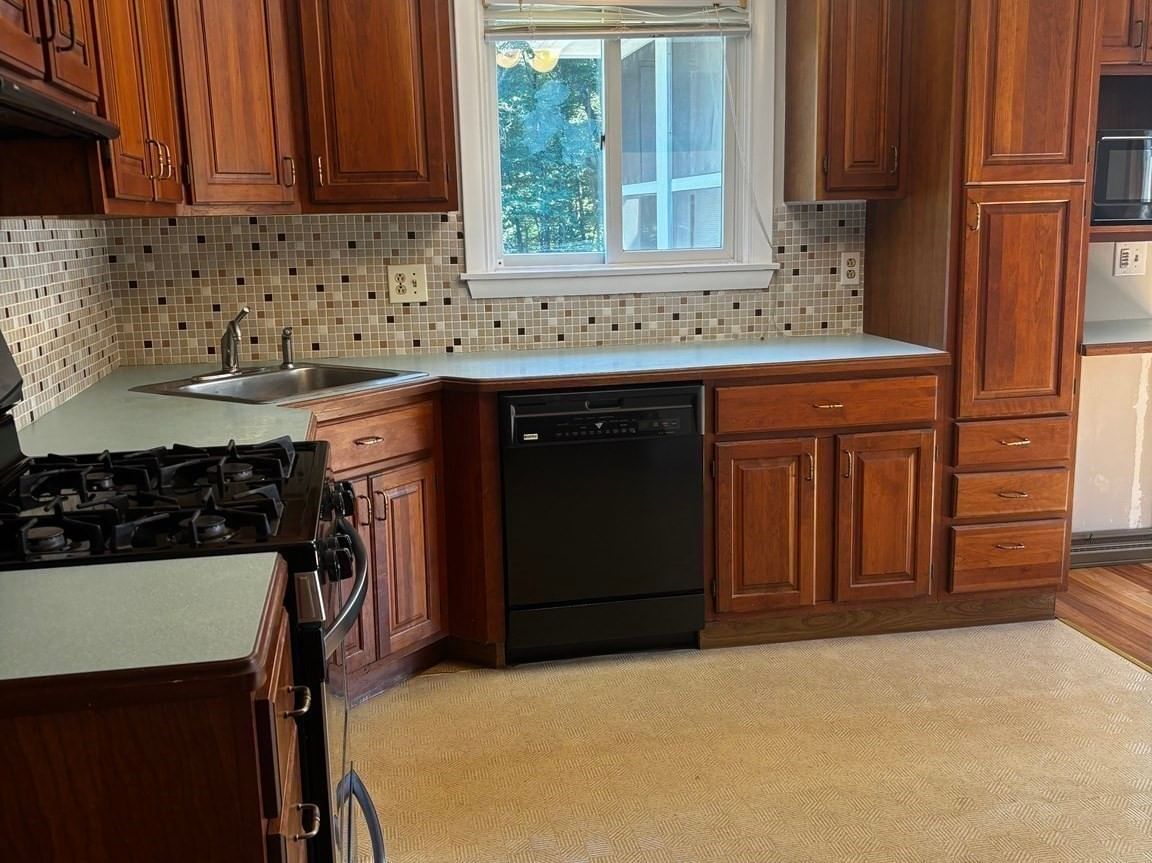 33 Chartley Brook Ln Attleboro — Photo 17 of 26