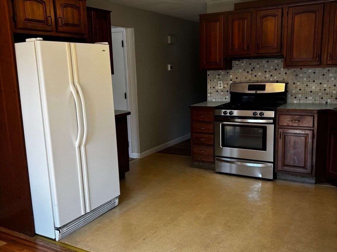33 Chartley Brook Ln Attleboro — Photo 18 of 26