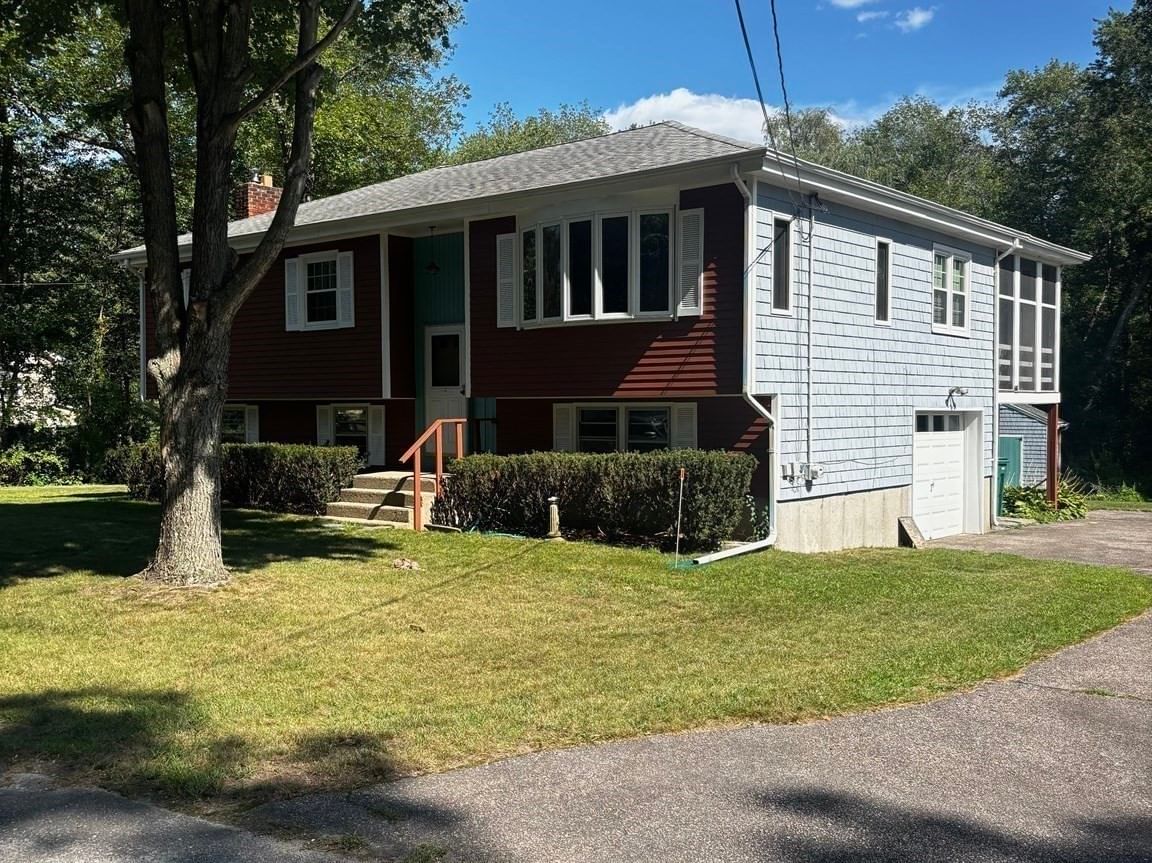 33 Chartley Brook Ln Attleboro — Photo 3 of 26