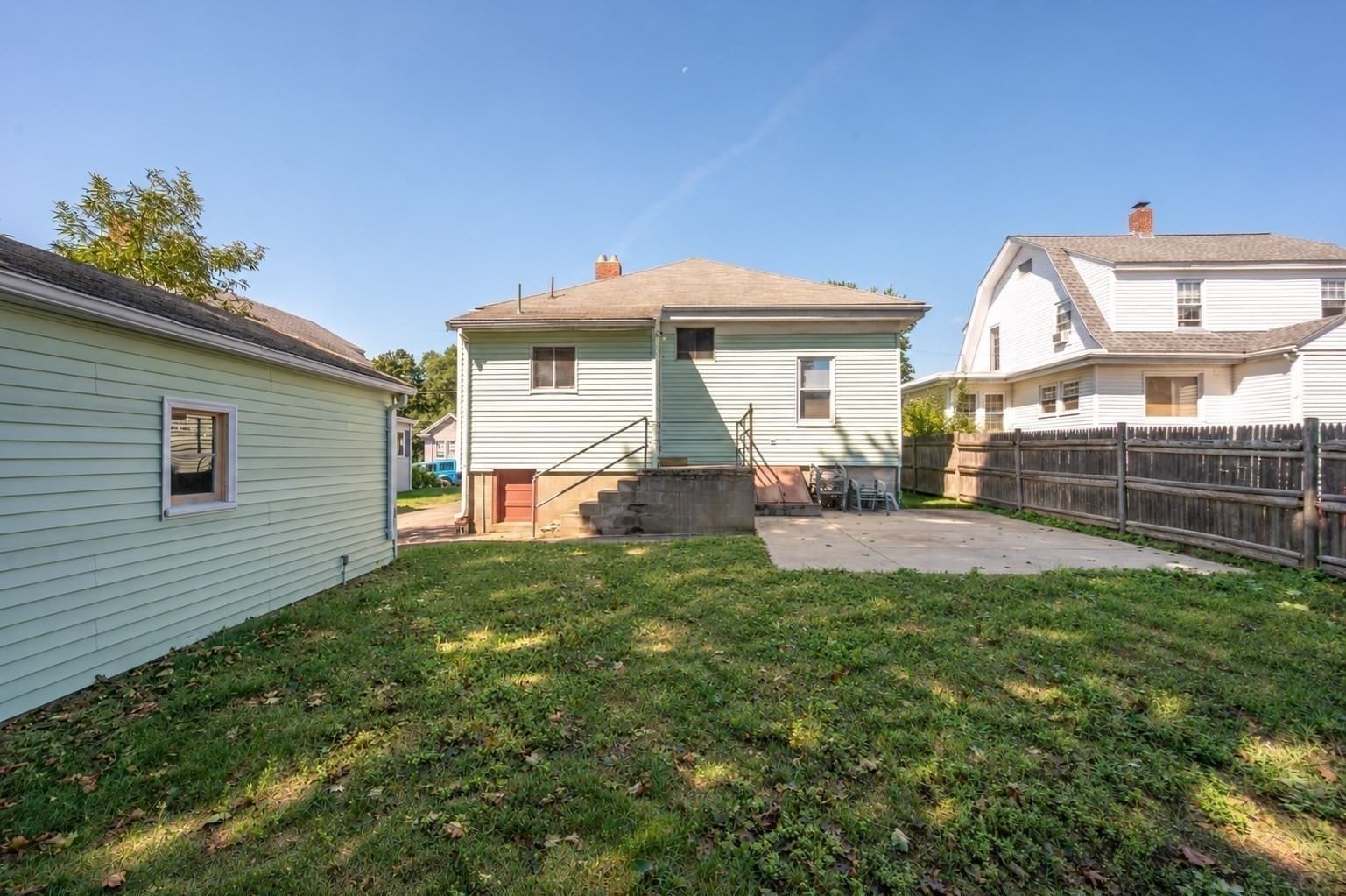 9 Gregg St Beverly — Photo 10 of 40