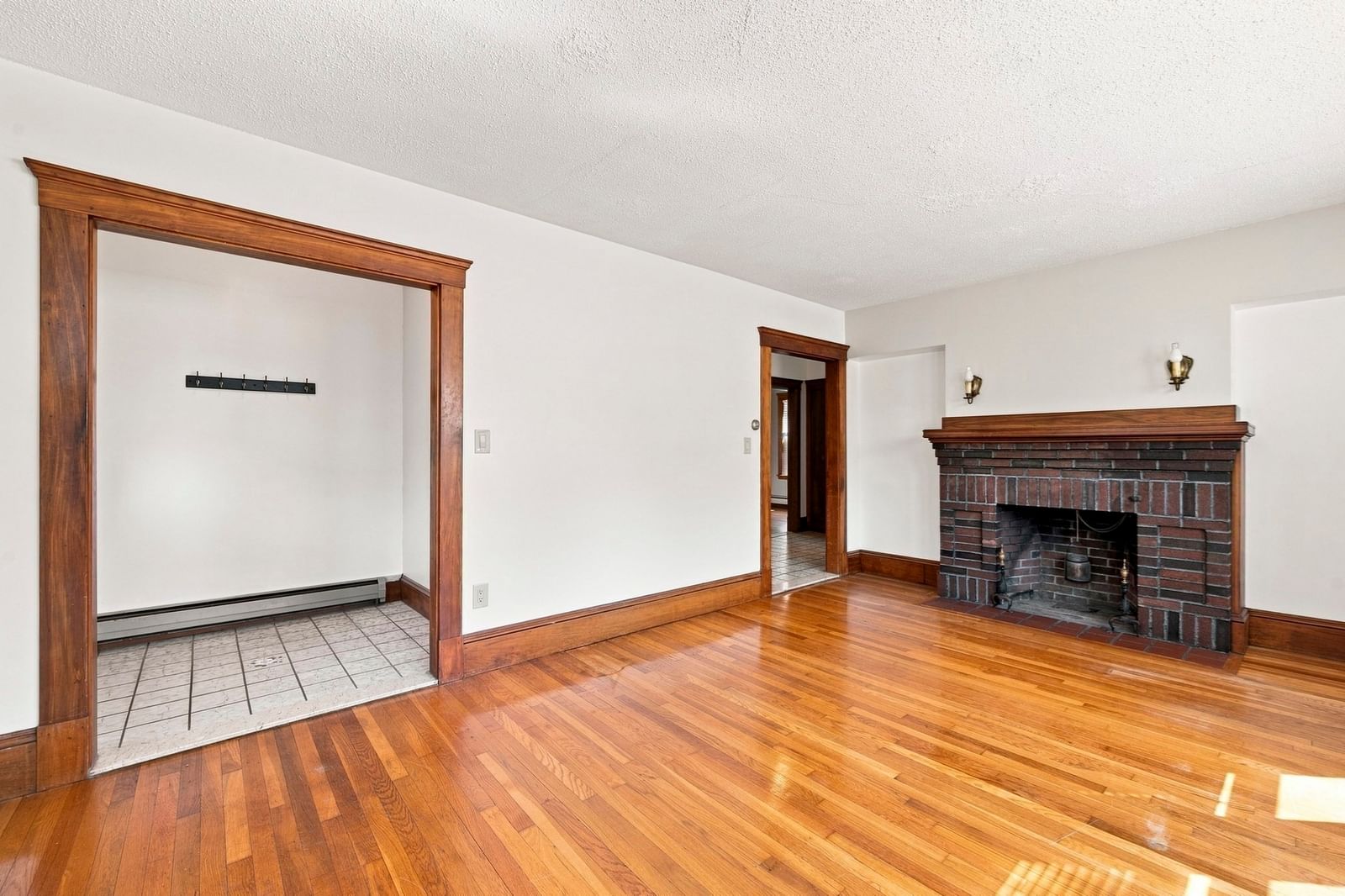 9 Gregg St Beverly — Photo 12 of 40