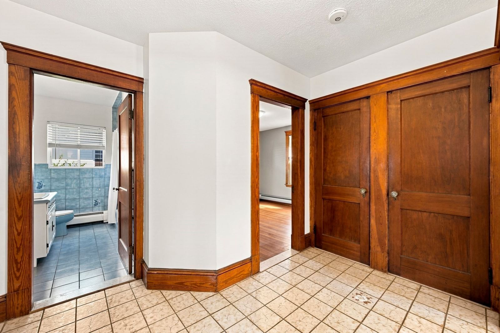 9 Gregg St Beverly — Photo 14 of 40