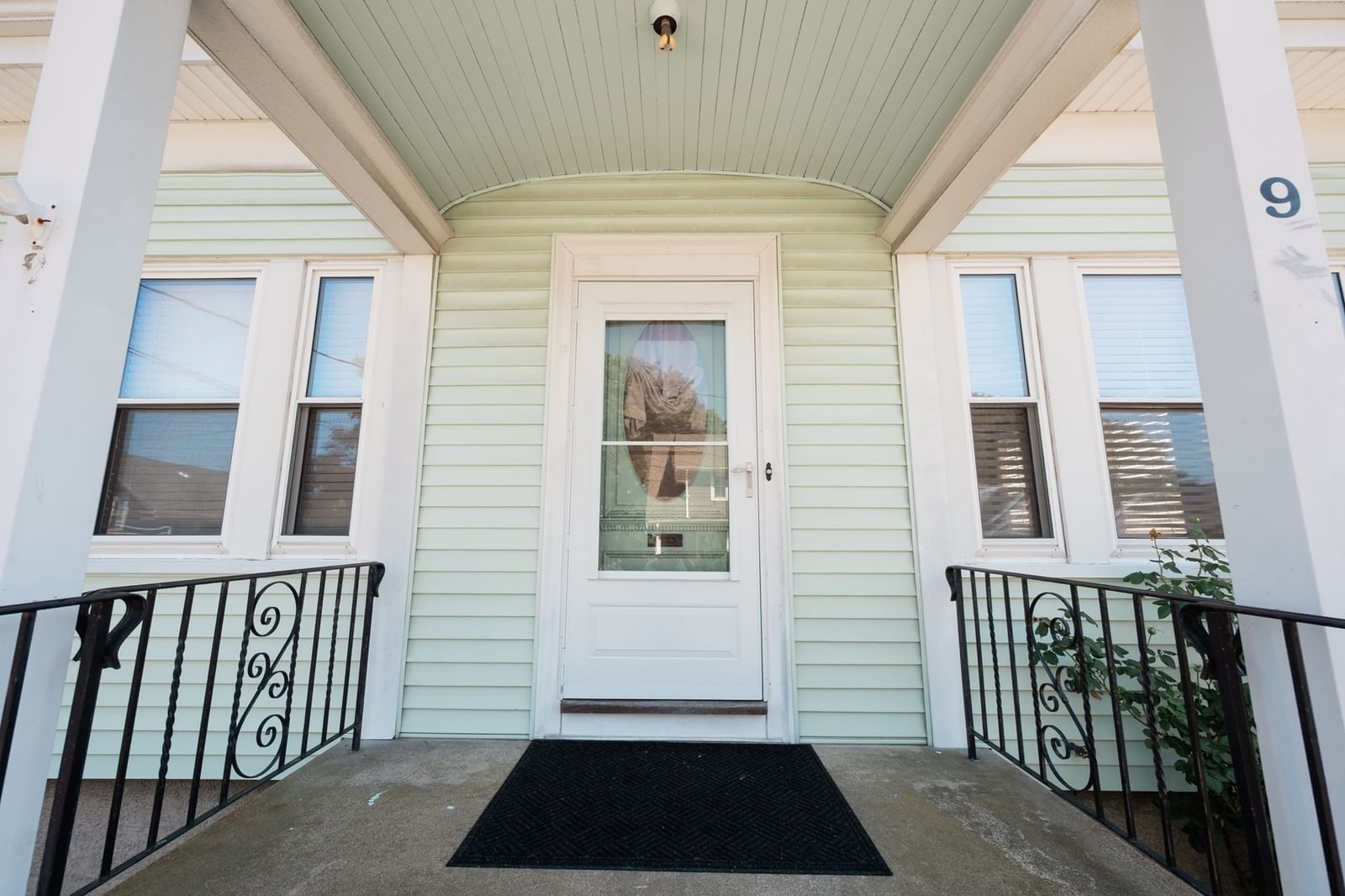 9 Gregg St Beverly — Photo 2 of 40