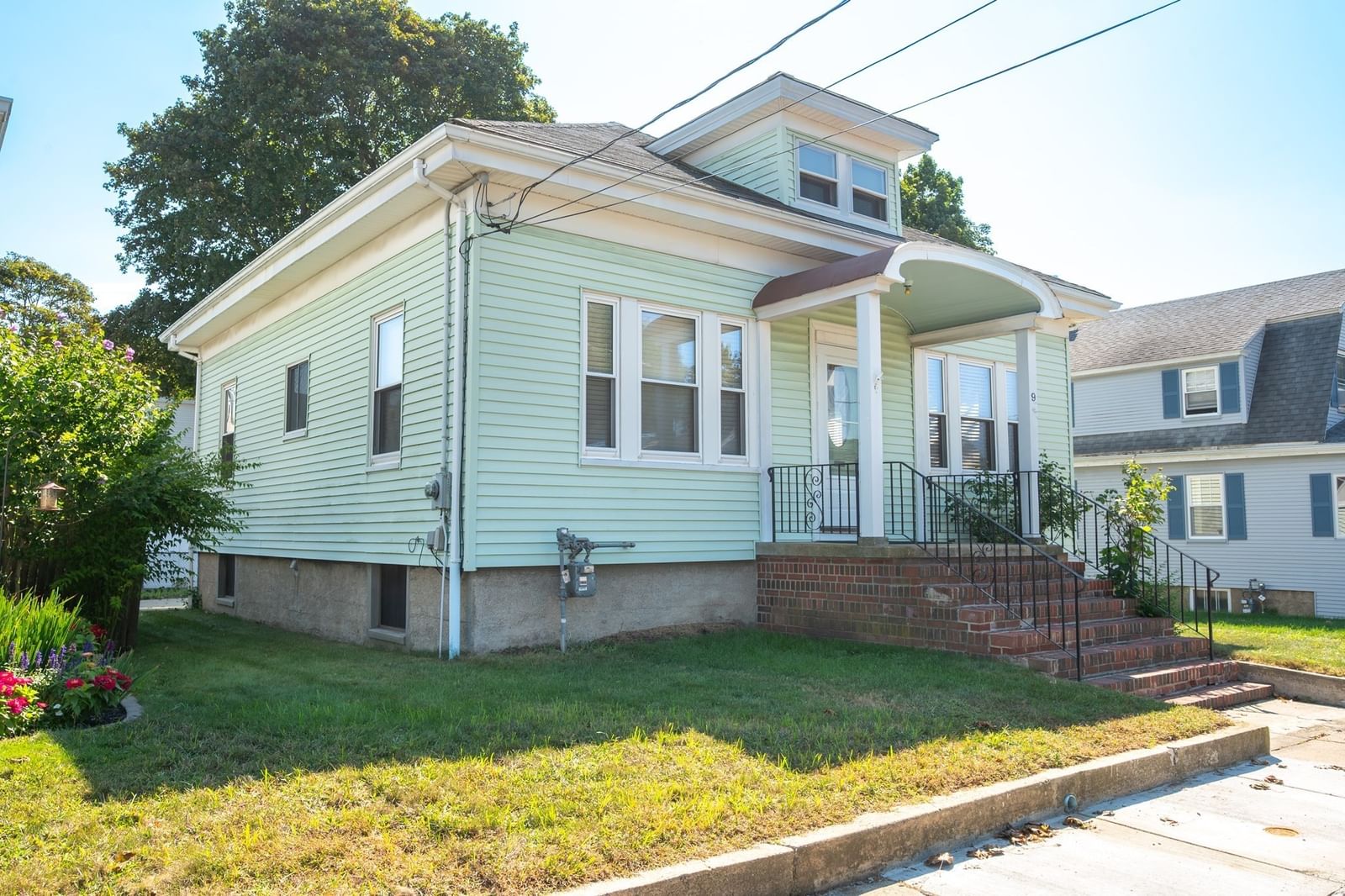 9 Gregg St Beverly — Photo 4 of 40