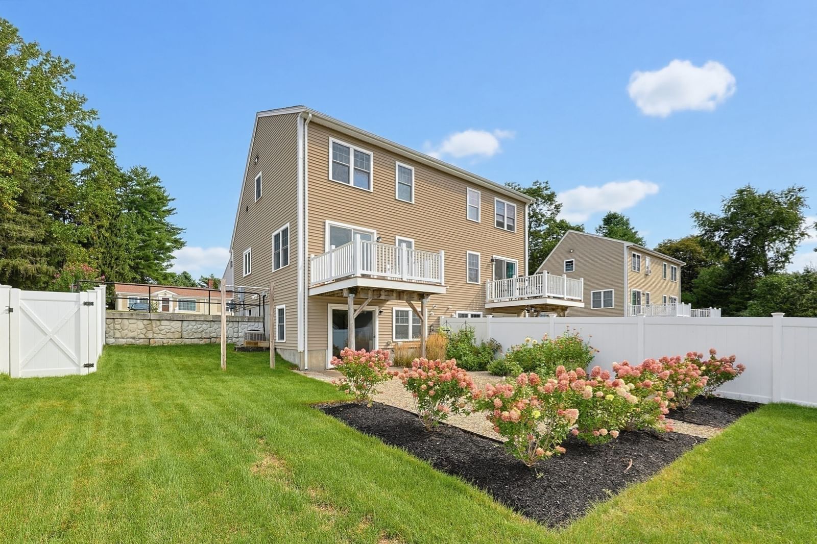 1449 Main St #4 Hanson — Photo 1 of 41