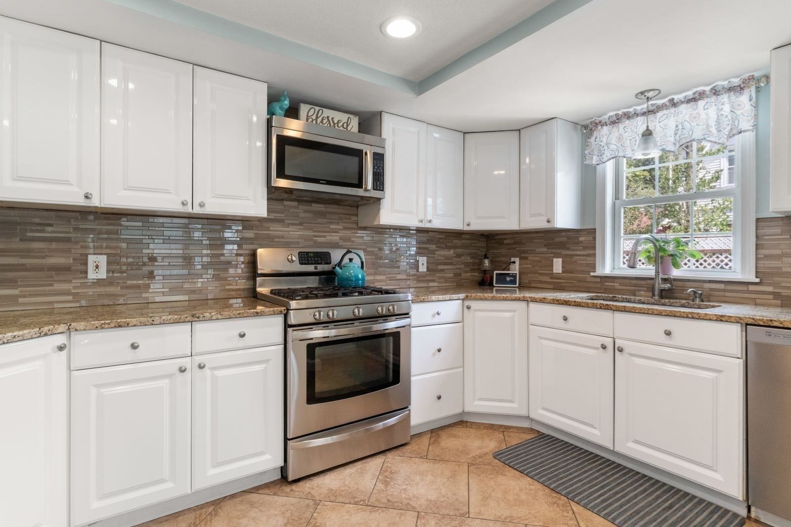 22 Aberdeen Ave Waltham — Photo 10 of 38