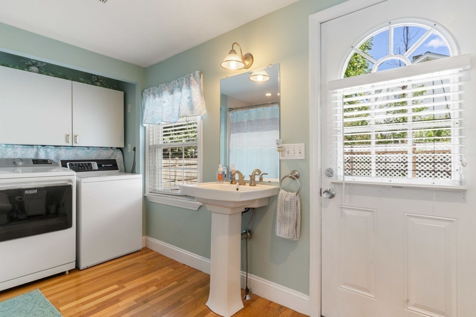 22 Aberdeen Ave Waltham — Photo 13 of 38