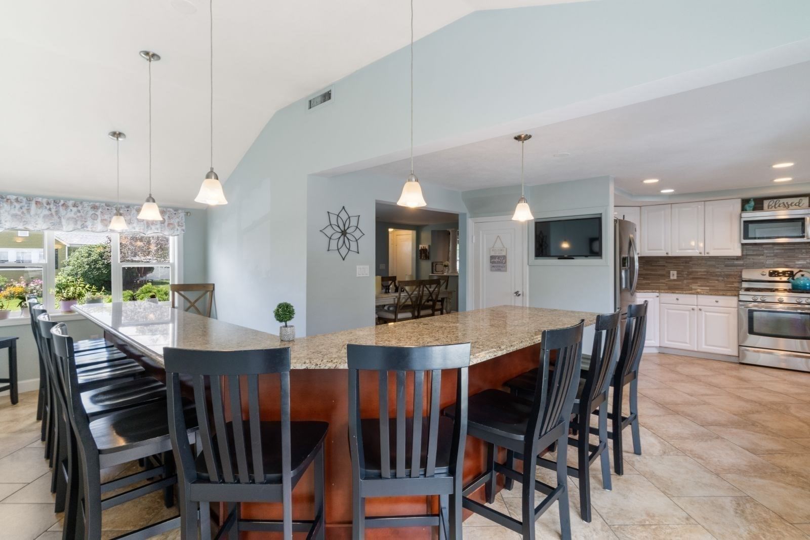 22 Aberdeen Ave Waltham — Photo 8 of 38