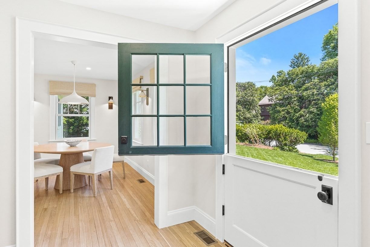 39 Fairbanks Ave Wellesley — Photo 3 of 42