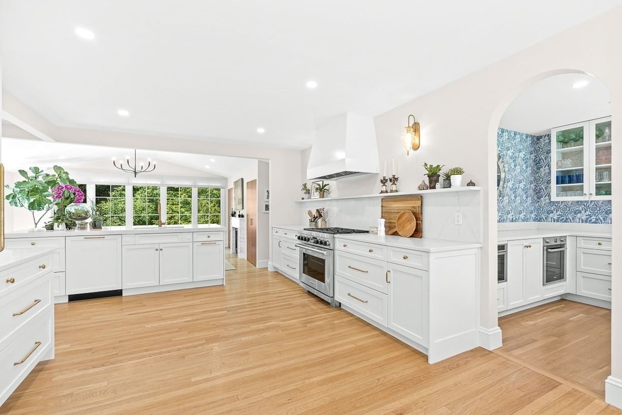 39 Fairbanks Ave Wellesley — Photo 9 of 42