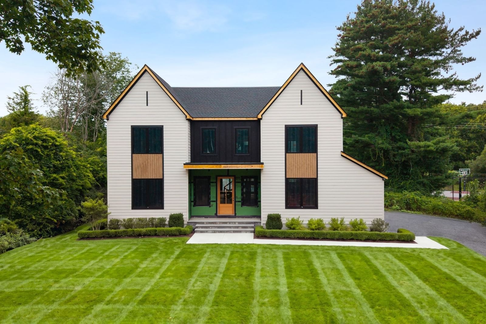 1125 South St Needham — Photo 2 of 8