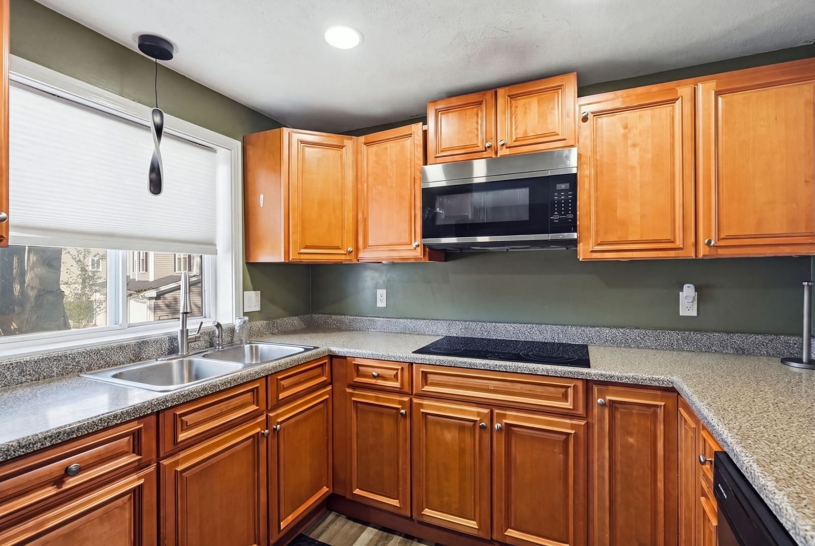 47 Lawn St #47 Attleboro — Photo 11 of 40