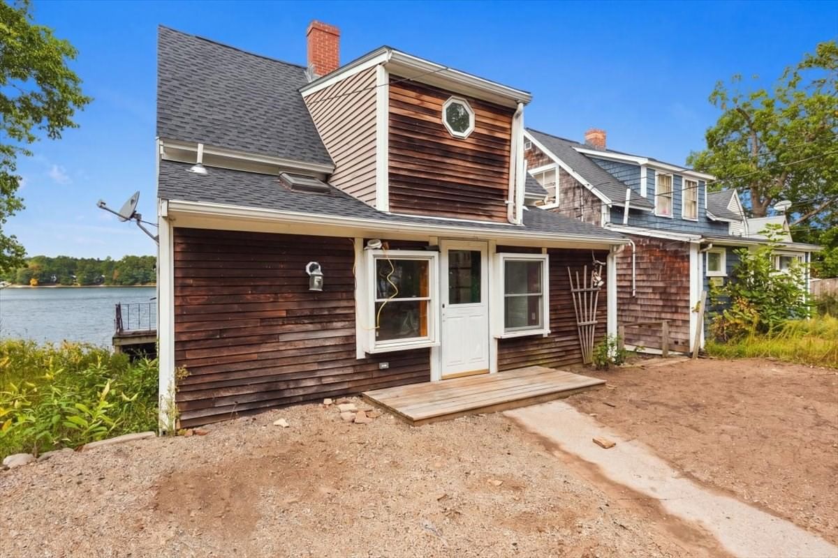 12 Woodbine Ave Pembroke — Photo 2 of 25