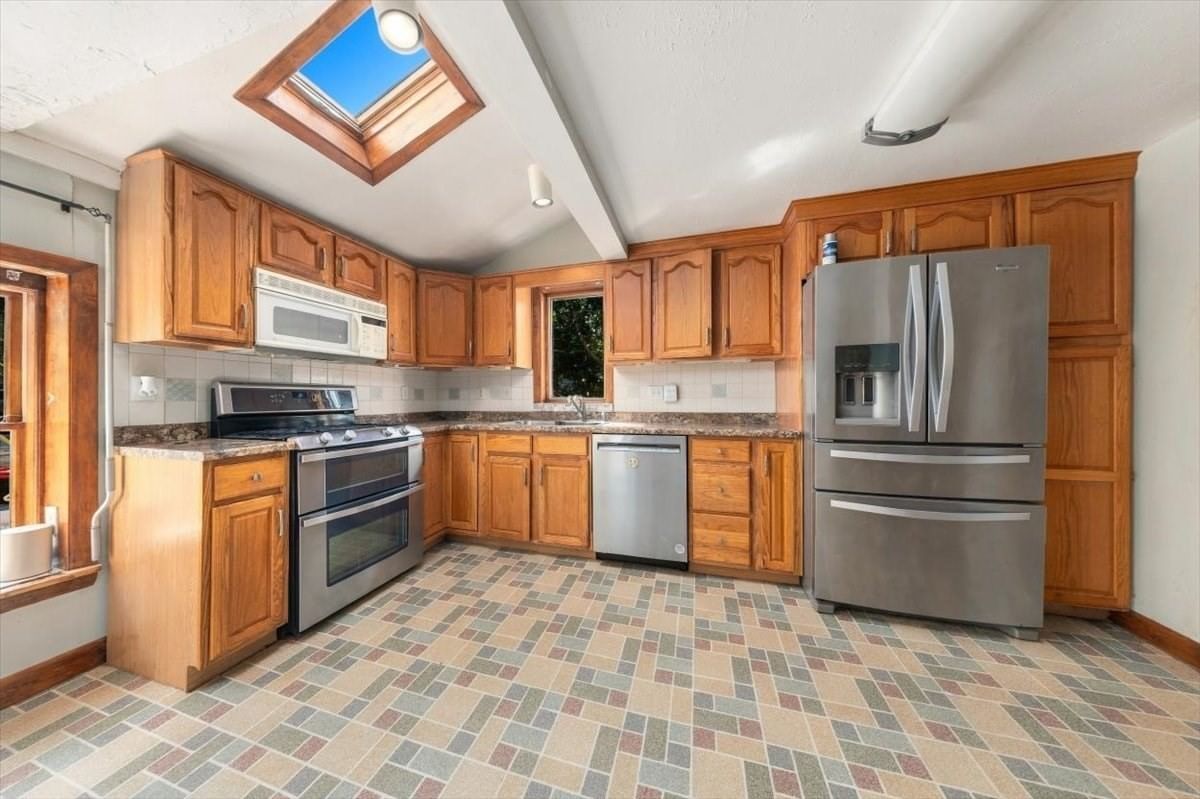 12 Woodbine Ave Pembroke — Photo 7 of 25