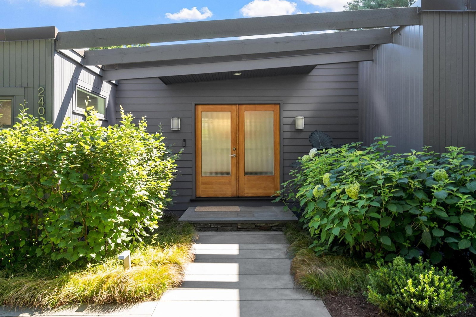 240 Concord Rd Lincoln — Photo 3 of 42